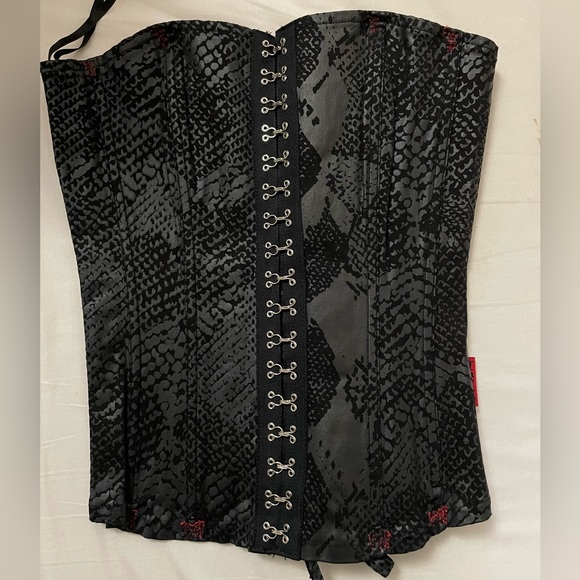 RARE NWOT Hot Topic Tripp NYC Black Snakeskin Corset Top Size Medium - Picture 6 of 6
